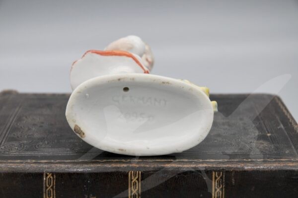 Starožitná porcelánová soška děvčátko s kuřaty Germany - Image 3