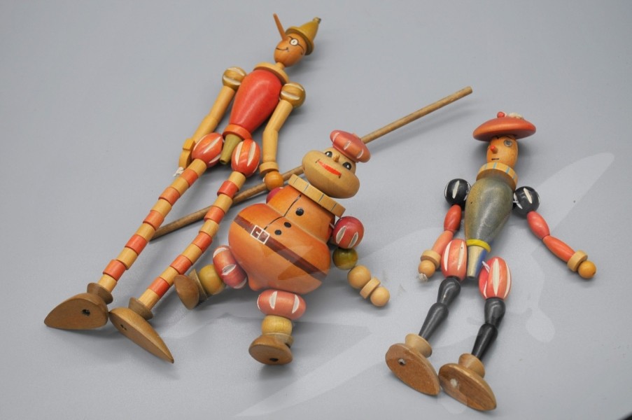 Dlouhý široký a bystrozraký Schowanek - dřevěné figurky