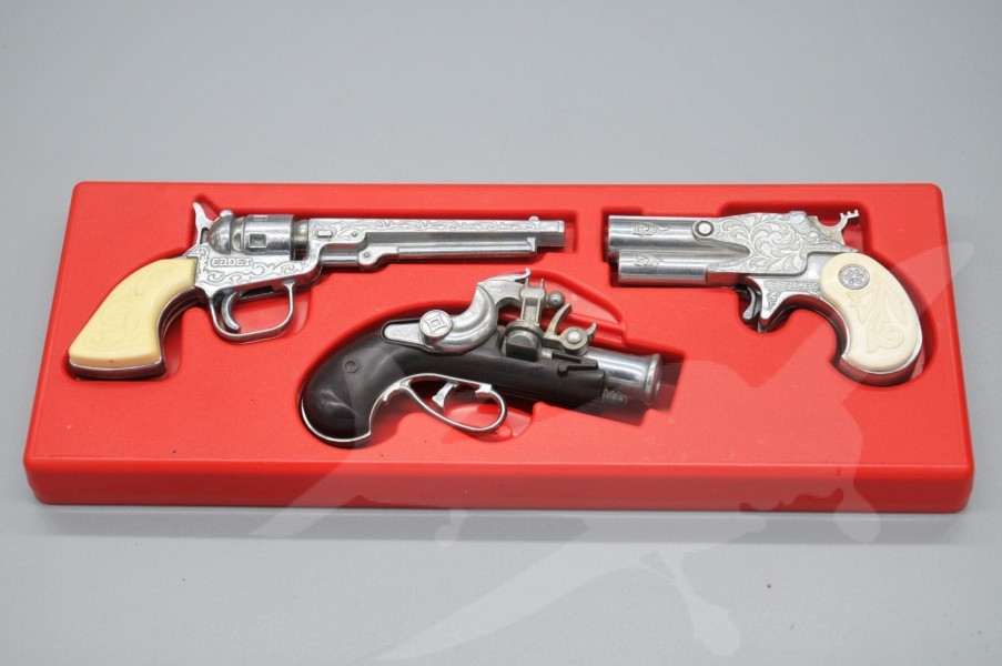 3x retro pistole na kapslíky