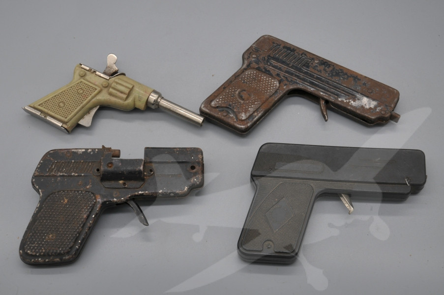 4 x kapslíková pistole