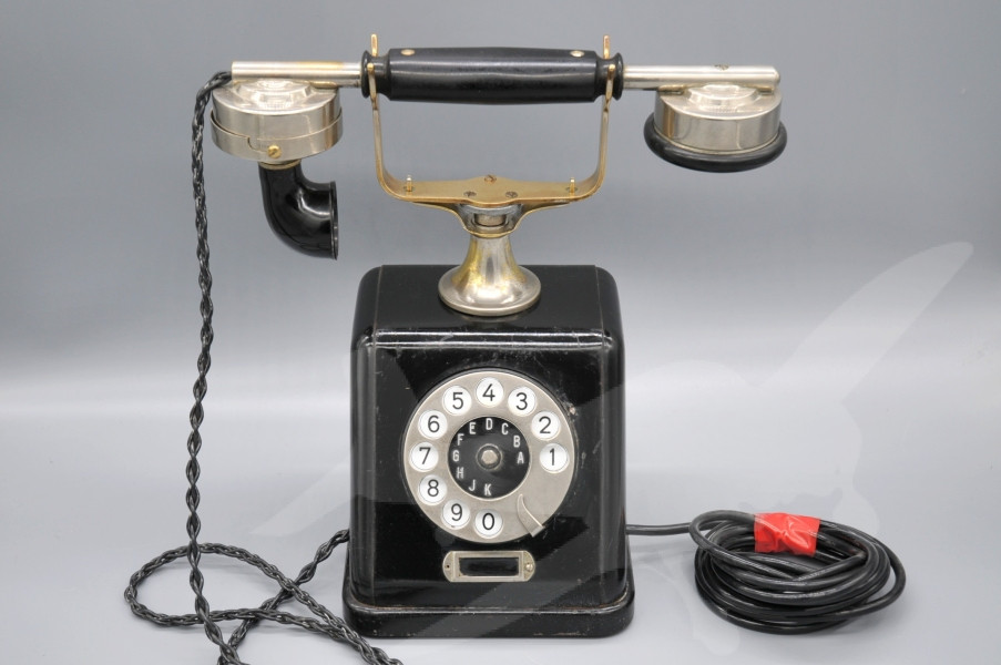 Starožitný telefon Telegrafia - pražský vzor