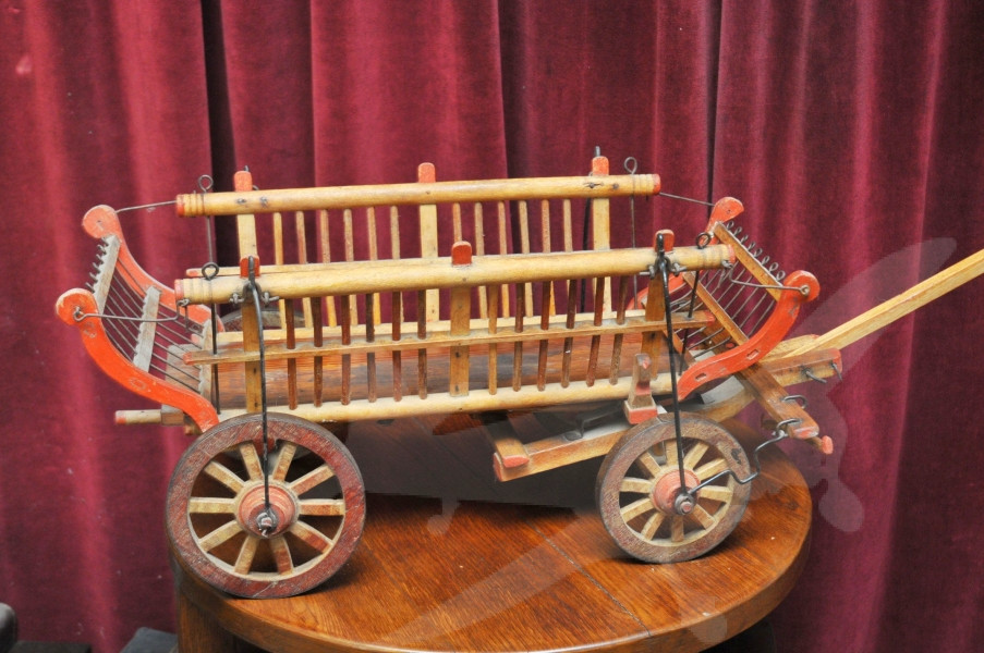 Dětský dřevěný vozík - žebřiňák historická hračka