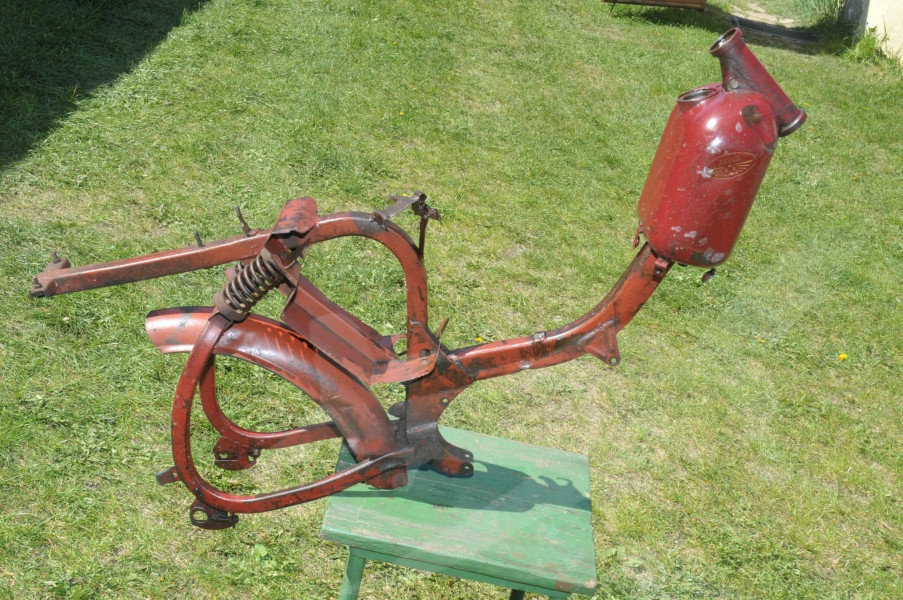 Jawa 555 Pionýr - Rám nádrž