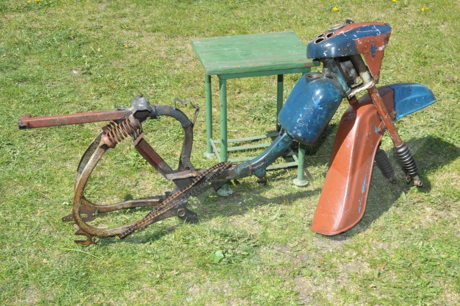 Jawa 555 Pionýr - Rám nádrž přední vidlice