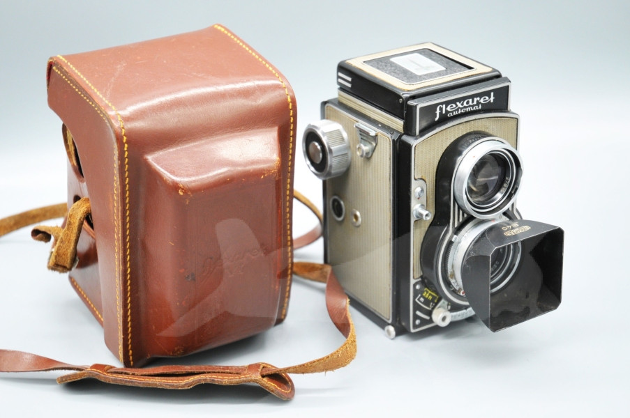 Fotoaparát Flexaret VI s pouzdrem a sluneční clonou