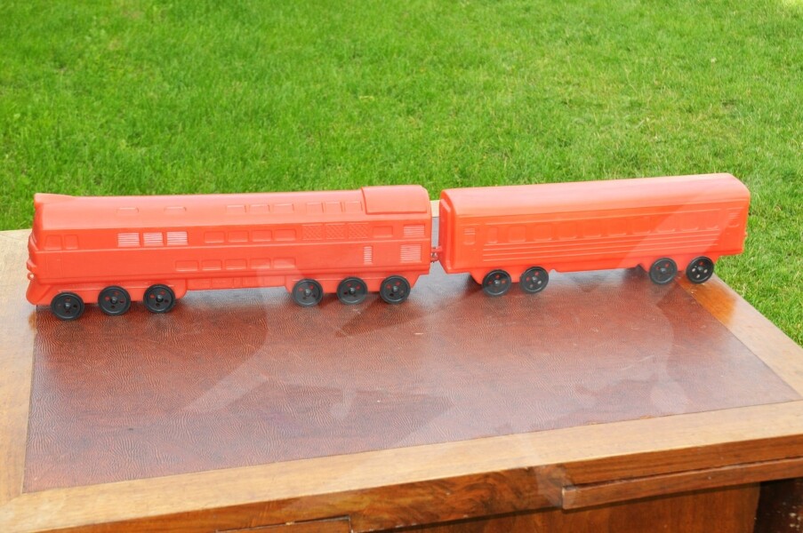 Hračka lokomotiva s vagónem SSSR délka 88 cm