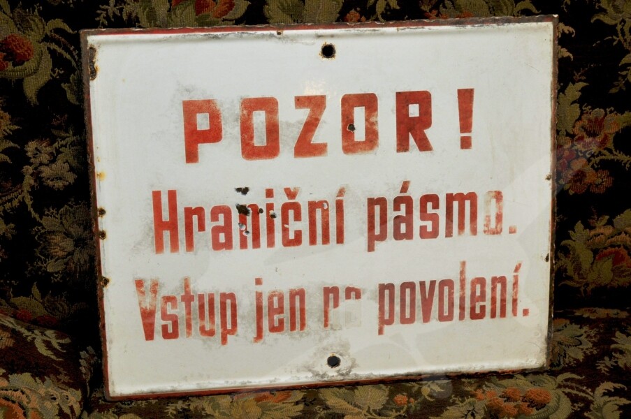 Originální smaltovaná cedule Pozor Hraniční pásmo